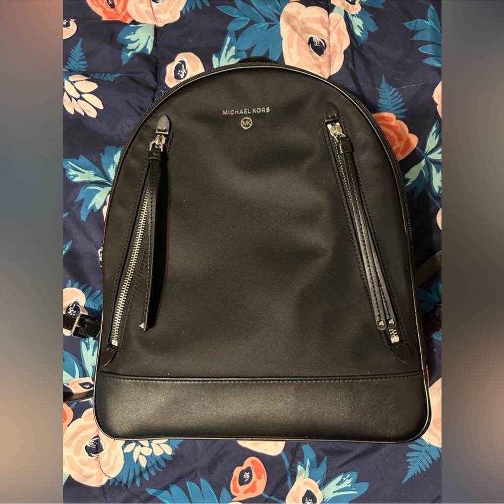 Micheal kors Backpack - Picture 5 of 9